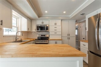2021 Valley Dr in Dunedin, FL - Building Photo - Building Photo