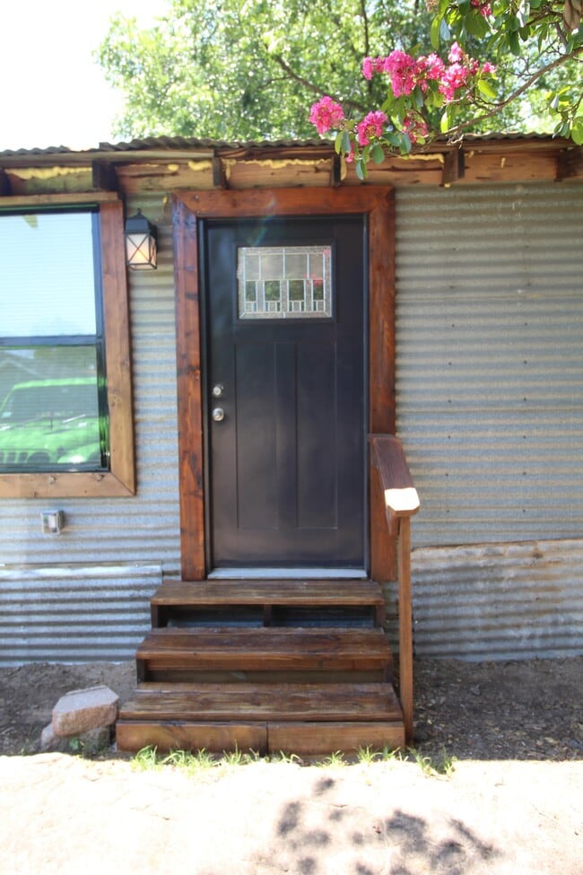 213 N Waldrip St in Grand Saline, TX - Building Photo - Building Photo