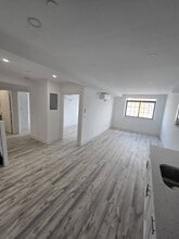 41-20 71st St in Queens, NY - Foto de edificio - Building Photo