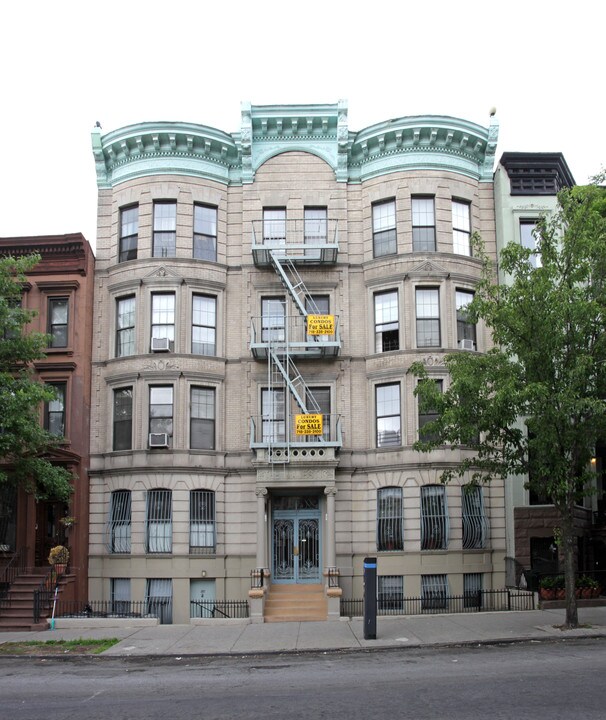 The Majestic in Brooklyn, NY - Building Photo