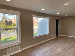 709 W Jackson St in Medford, OR - Building Photo - Building Photo