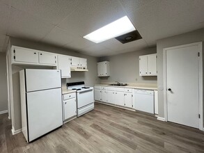 300 Broadway St, Unit 300 Broadway- Apt B in Martin, TN - Building Photo - Building Photo
