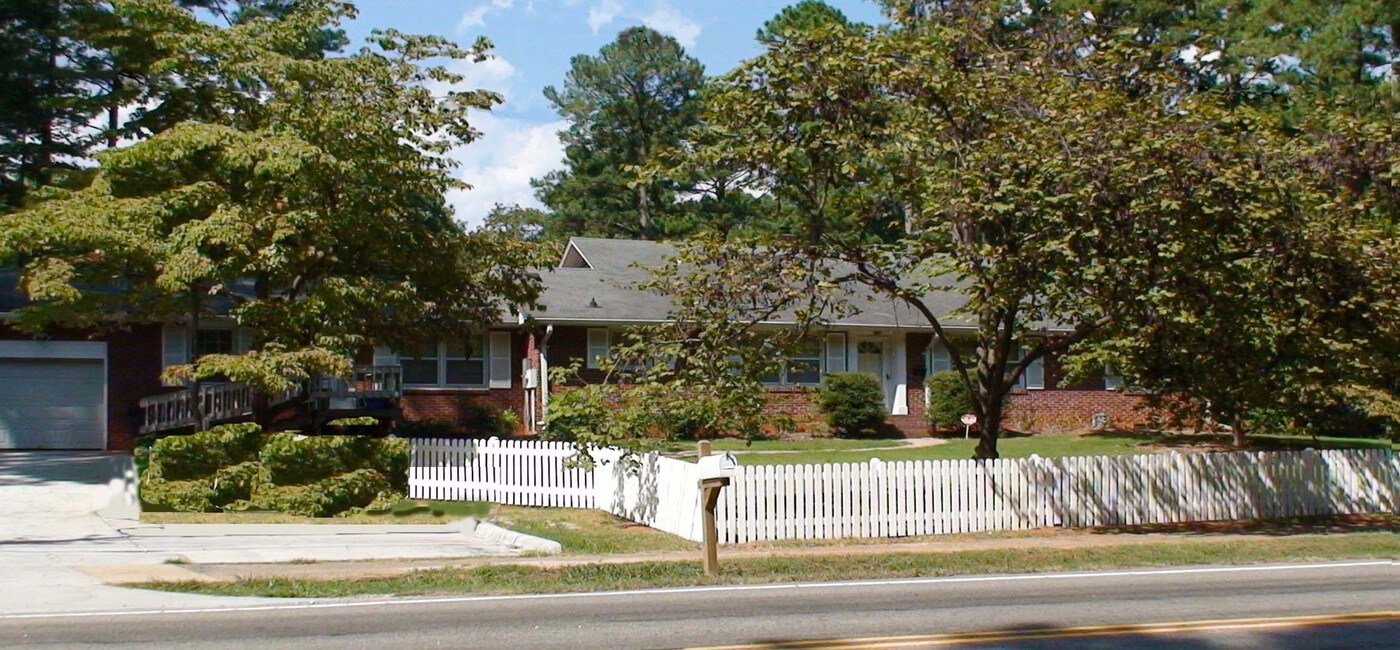 4008 Avent Ferry Rd in Raleigh, NC - Building Photo