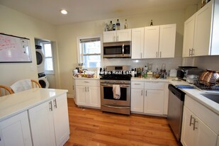 9 Winter Hill Rd, Unit 1 in Medford, MA - Building Photo