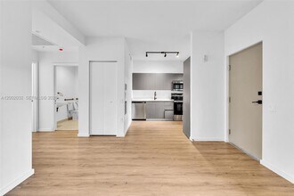 753 NW 30th St in Miami, FL - Building Photo - Building Photo