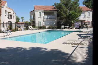 4872 Nara Vista Way in Las Vegas, NV - Building Photo - Building Photo