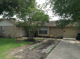 5874 Castle Run Dr in San Antonio, TX - Building Photo