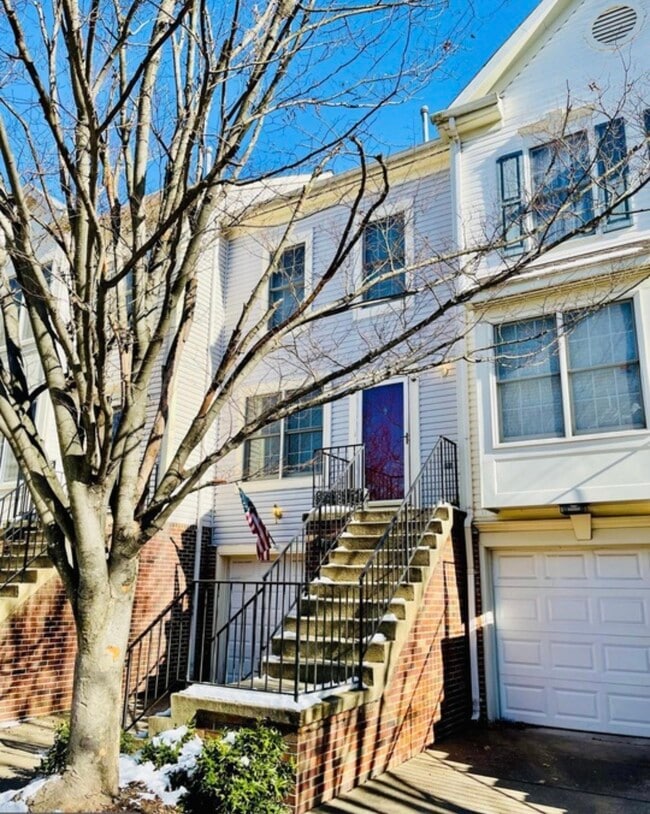 7829 Gum Springs Village Dr in Alexandria, VA - Building Photo - Building Photo