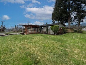 2409 Ranch Dr in Springfield, OR - Building Photo - Building Photo