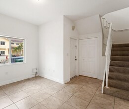 10832 NW 74th Ct in Hialeah, FL - Building Photo - Building Photo