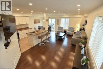 102 Celestial Cres in Hamilton, ON - Building Photo - Building Photo