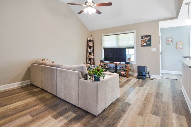 1217 Cardinal Creek Dr in Clarksville, TN - Building Photo - Building Photo