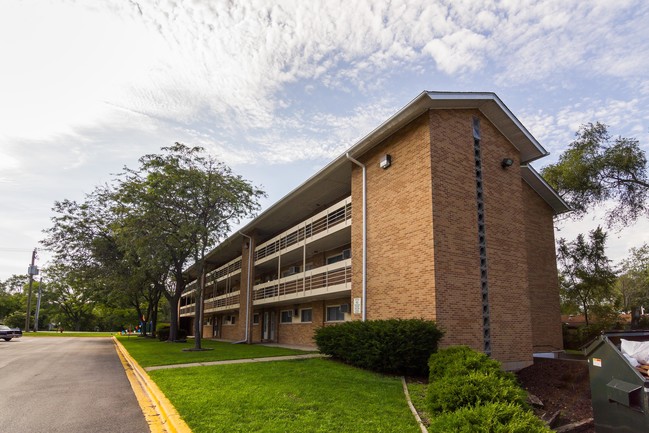 Shoreline Terrace in Beach Park, IL - Building Photo - Building Photo