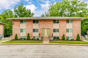 Oaks of Newport in Newport, KY - Building Photo