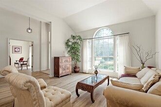10900 Peale Ct in Austin, TX - Building Photo - Building Photo