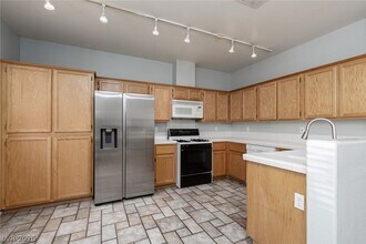 2137 Polynesia Cir in Henderson, NV - Building Photo - Building Photo