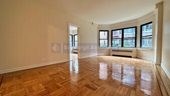 12 Dongan Place in New York, NY - Building Photo