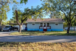 401 NE 4th St in Cross Plains, TX - Building Photo