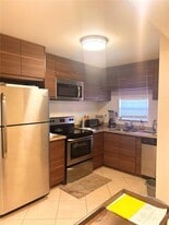 361 S Hollybrook Dr, Unit 104 in Pembroke Pines, FL - Building Photo