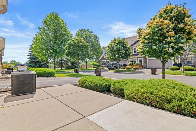 13313 Virginia Ave S in Savage, MN - Building Photo - Building Photo