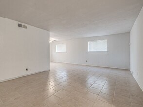 33 NE 63rd St in Oklahoma City, OK - Building Photo - Building Photo