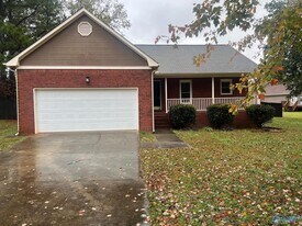 111 Cepha Dr in Hazel Green, AL - Building Photo