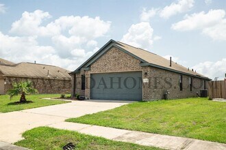 9134 St Laurent Ln in Houston, TX - Building Photo - Building Photo