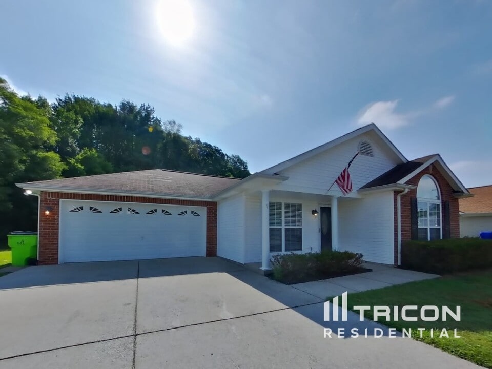 696 Magnolia Blvd in White House, TN - Building Photo