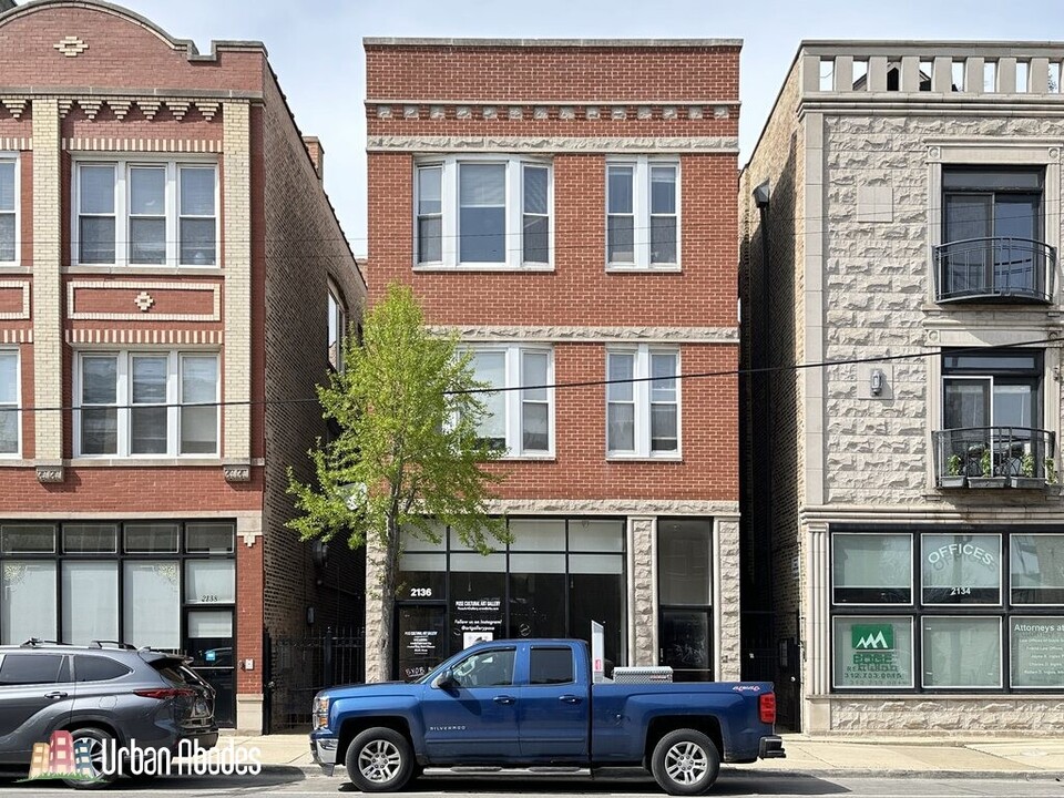 2136 W Chicago Ave, Unit M06B in Chicago, IL - Foto de edificio