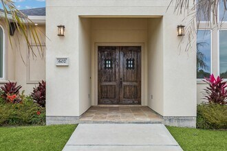 602 Appia Dr in Kemah, TX - Building Photo - Building Photo