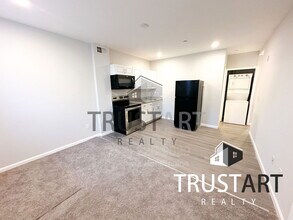 2404 W Thompson St in Philadelphia, PA - Building Photo - Building Photo