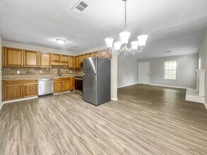 2135 Valley Oaks Dr SE in Smyrna, GA - Building Photo - Building Photo