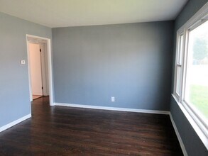 110 La Sierra Dr in Florissant, MO - Building Photo - Building Photo