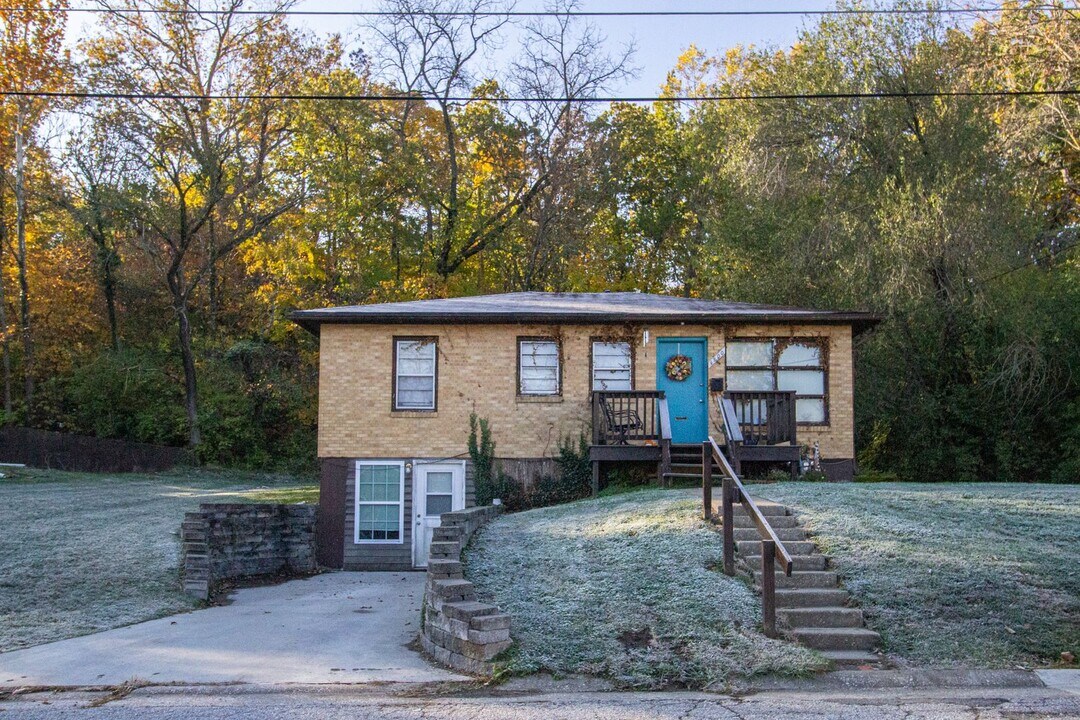 1800 Sunrise Dr in Columbia, MO - Building Photo