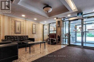 135 Pond Dr in Markham, ON - Building Photo - Building Photo