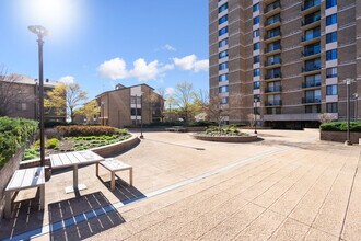 102 Monroe St in Rockville, MD - Building Photo - Building Photo