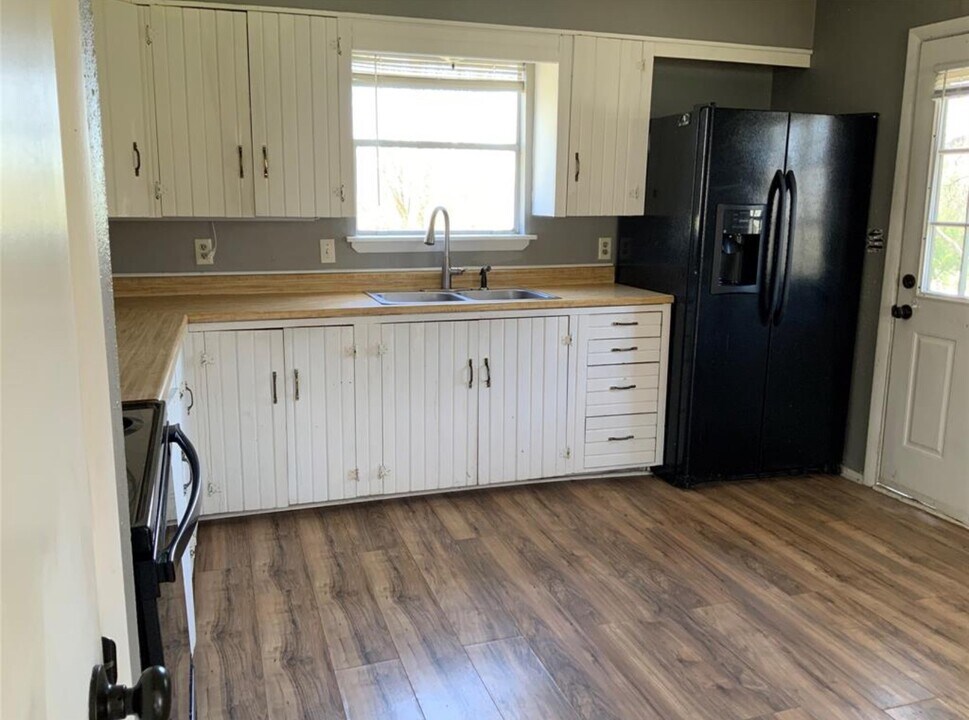 2820 Fisher Hill Rd in Baytown, TX - Building Photo