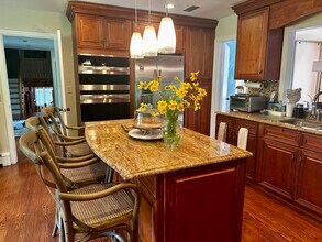 222 Thornwood Rd in Stamford, CT - Building Photo - Building Photo