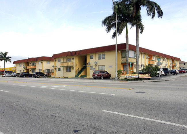 Kulodex Apartments in Hialeah, FL - Foto de edificio - Building Photo