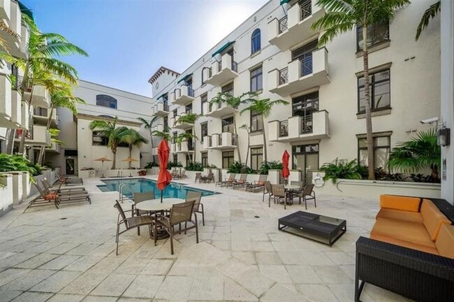 1805 Ponce de Leon in Coral Gables, FL - Building Photo - Building Photo