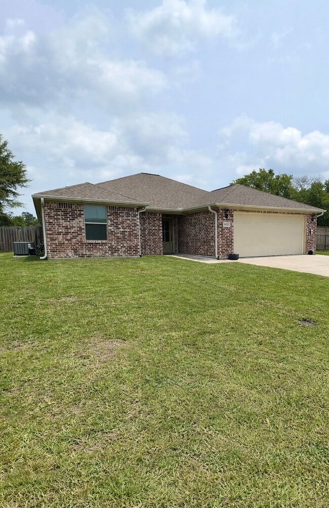 property at 5870 Sunbird Ln