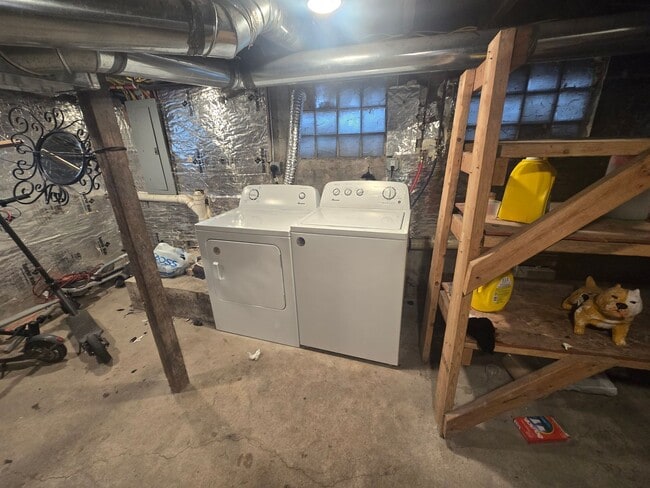 112 E Hill St in Champaign, IL - Building Photo - Building Photo