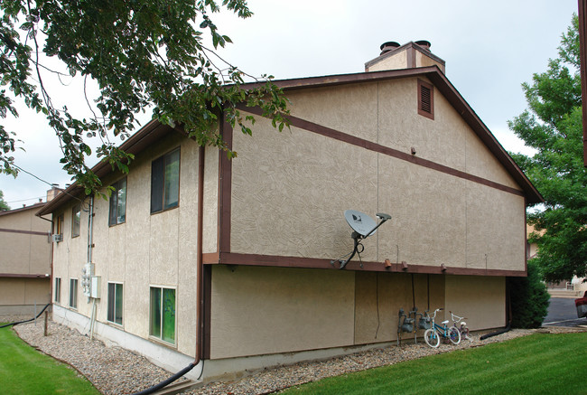 1475 Manitou Blvd in Colorado Springs, CO - Foto de edificio - Building Photo