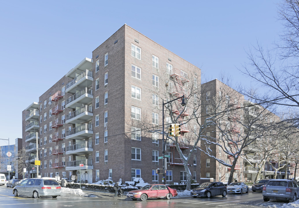 The Barbizon in Flushing, NY - Foto de edificio