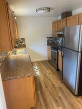 2468 NE Fleming Terrace in Gresham, OR - Building Photo - Building Photo