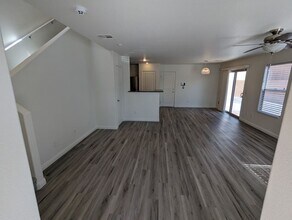 10807 Mason Hill Ave in Las Vegas, NV - Building Photo - Building Photo
