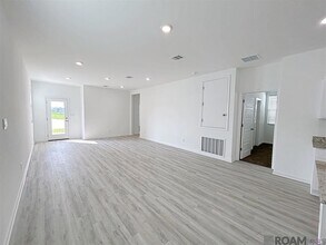 1047 Drago Dr in Baton Rouge, LA - Building Photo - Building Photo