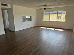 7901 Johnson St in Pembroke Pines, FL - Foto de edificio - Building Photo