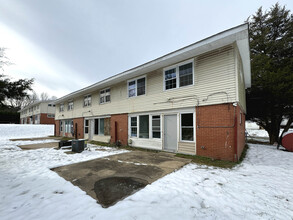 Croom Manor Apartments in Upper Marlboro, MD - Building Photo - Building Photo