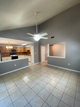950 Village Dr in Brooksville, FL - Foto de edificio - Building Photo